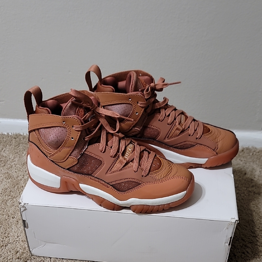 Jordan Women's Sneakers in Brown and White